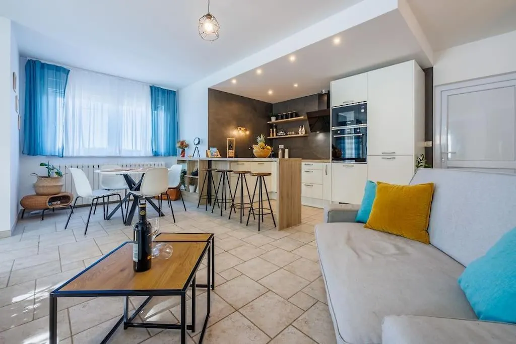 Luxe Blue Apartment Smrika Croatia