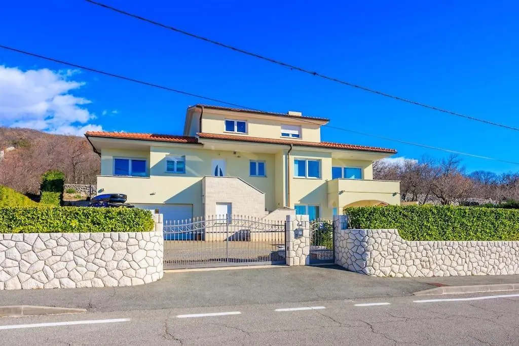 Luxe Blue Apartment Smrika