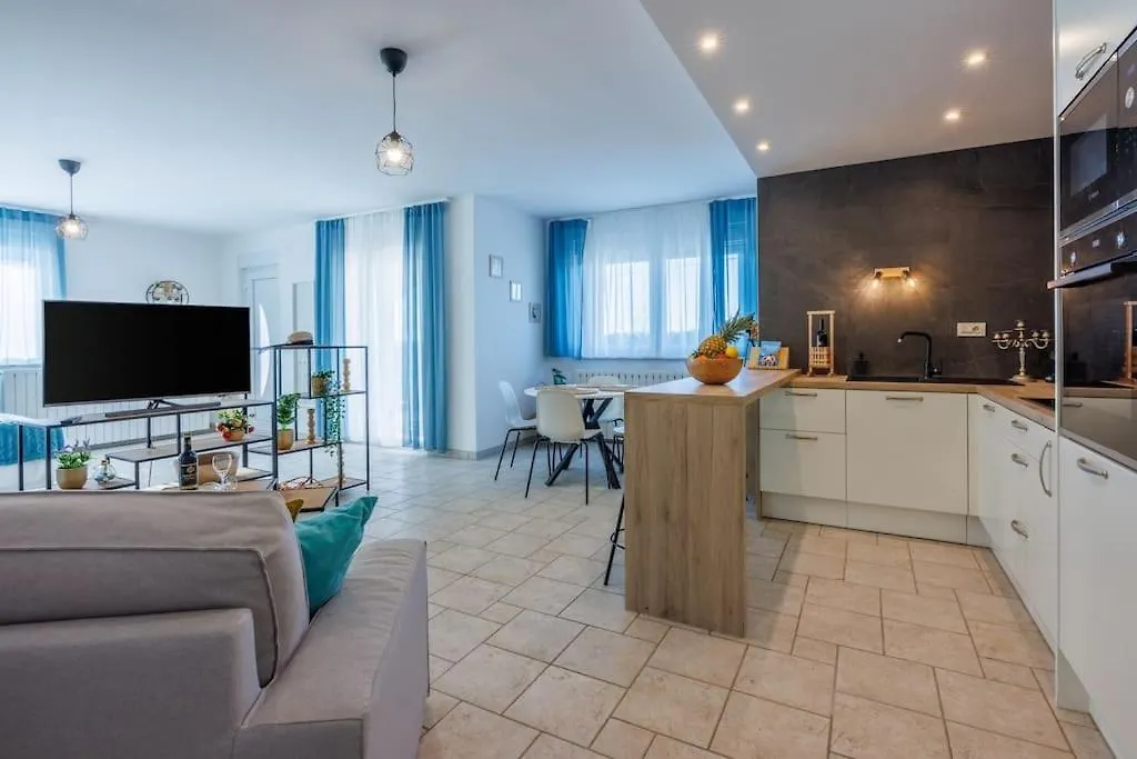 Luxe Blue Apartment Smrika