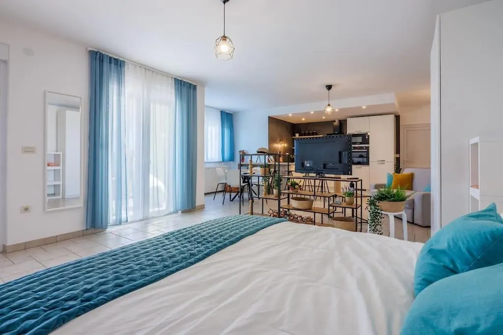 Luxe Blue Apartment Smrika